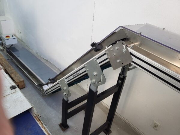Taśmociąg Z 2500/1300/800 x 300 mm z regulacją prędkości - obrazek 2